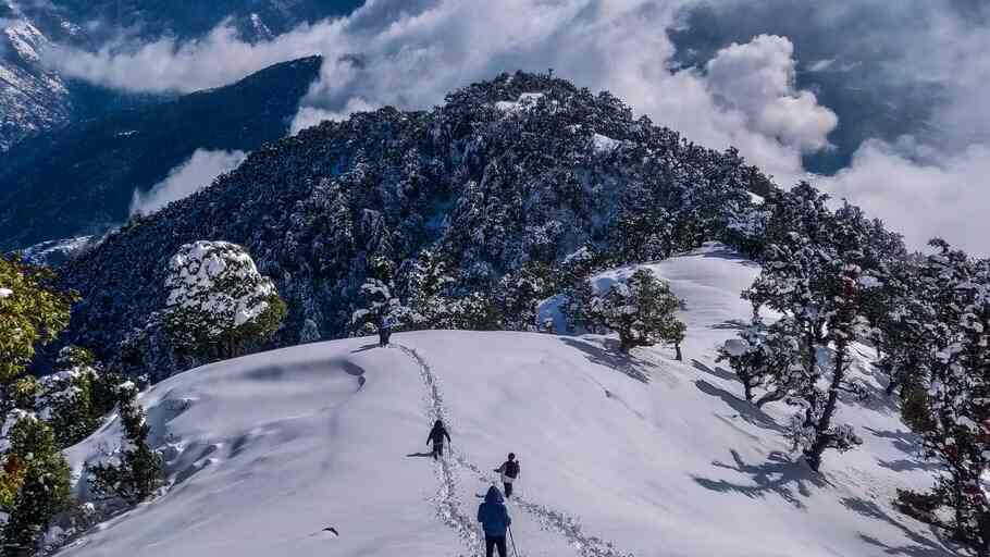 Scenic 6-day Shimla Manali tour with Kufri, Solang Valley, and Himalayan views. Perfect hill escape for couples and families.